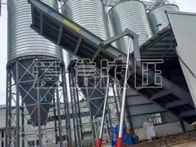 側(cè)翻式液壓卸車平臺(tái)