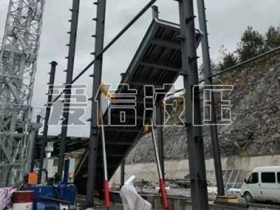 全自動側(cè)翻卸車機